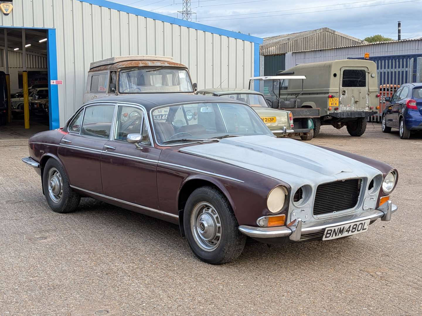 <p>1973 DAIMLER DOUBLE SIX AUTO</p>