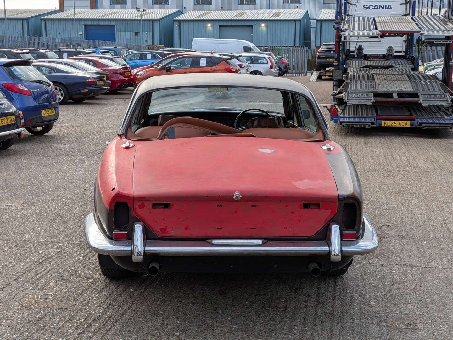 <p>1973 DAIMLER DOUBLE SIX AUTO</p>