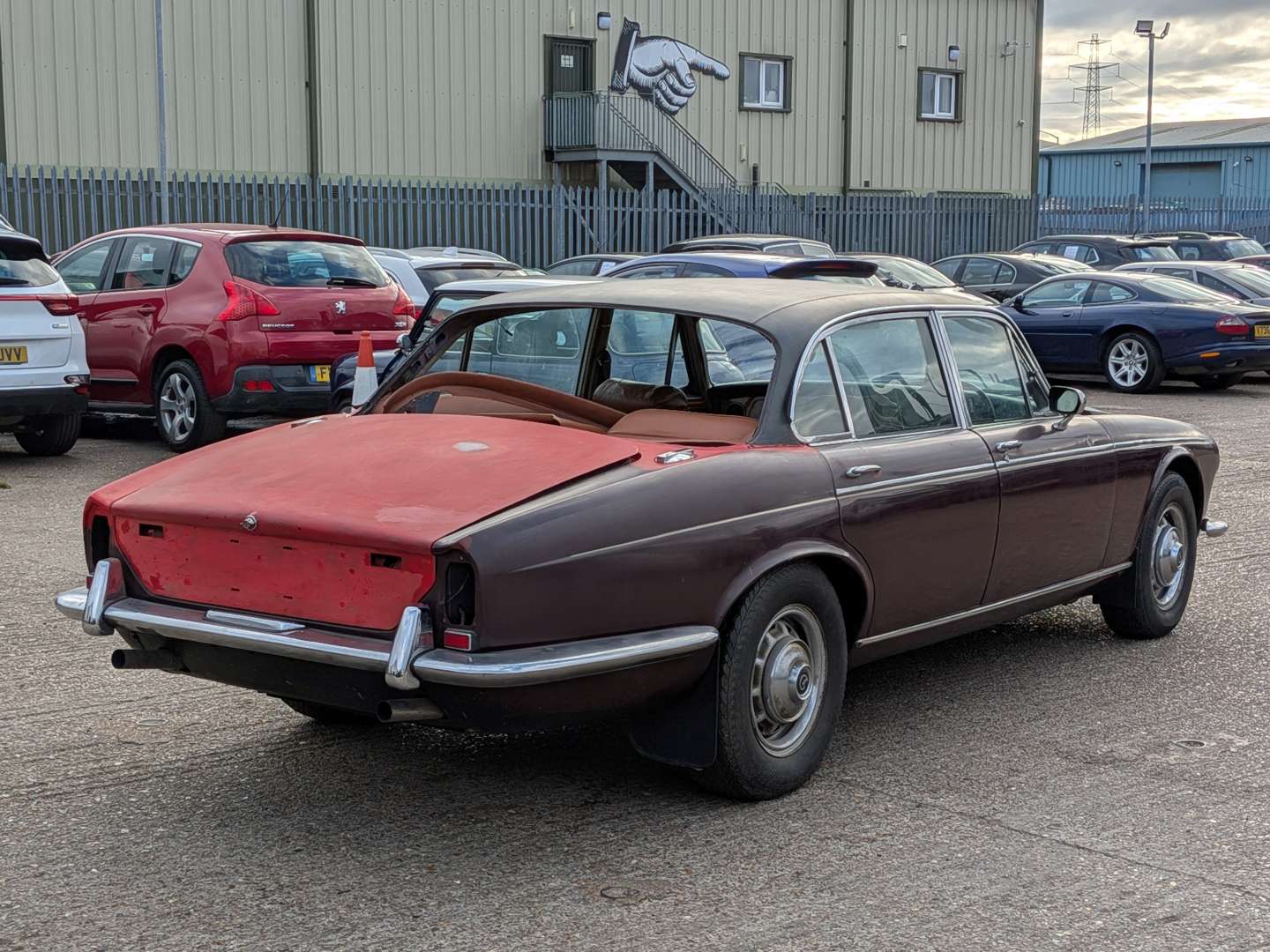 <p>1973 DAIMLER DOUBLE SIX AUTO</p>