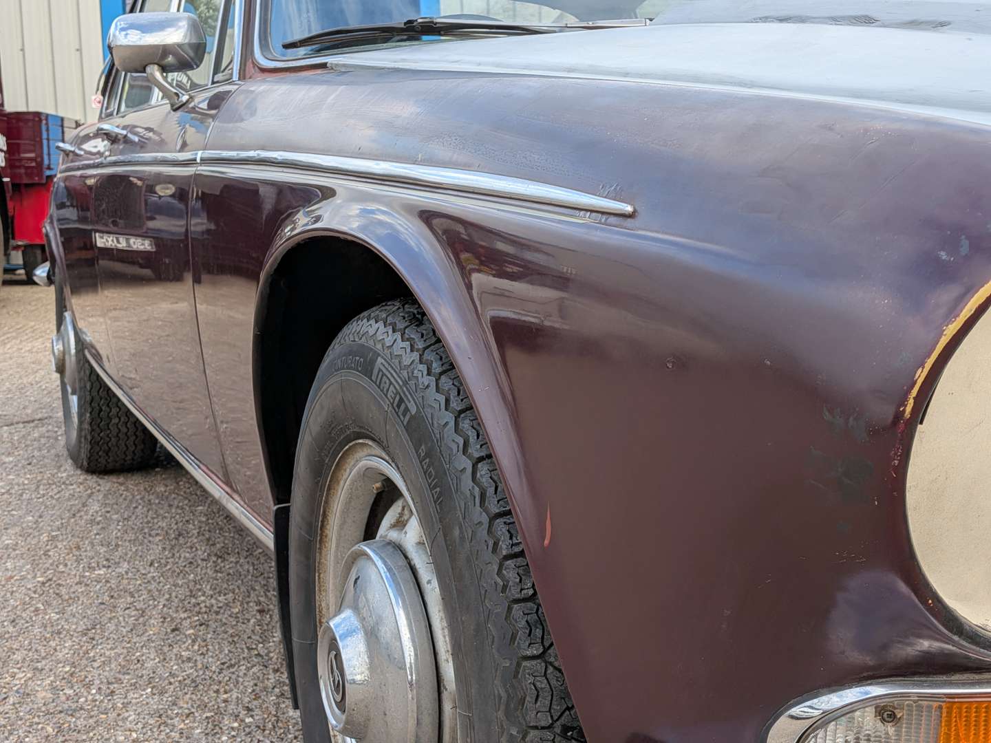 <p>1973 DAIMLER DOUBLE SIX AUTO</p>