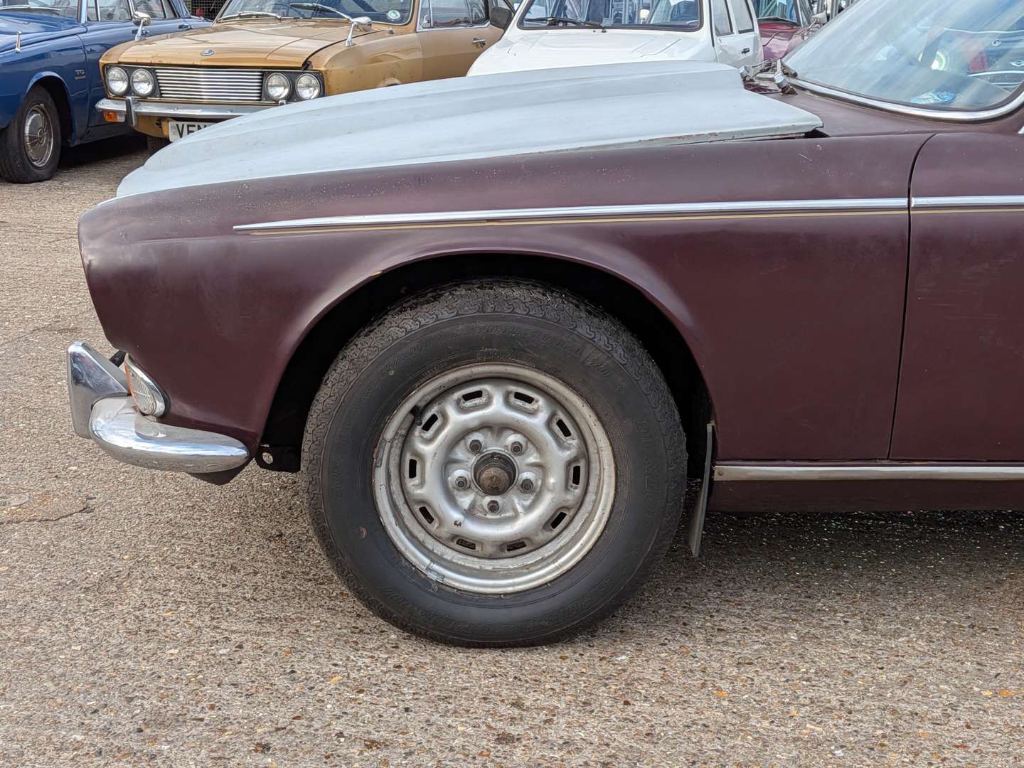 <p>1973 DAIMLER DOUBLE SIX AUTO</p>