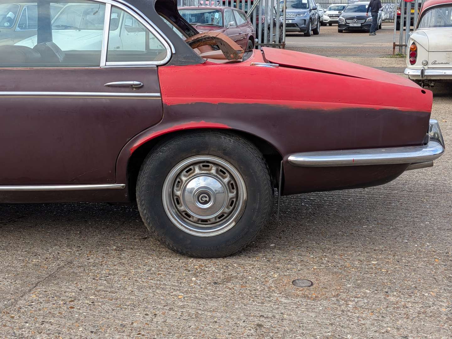 <p>1973 DAIMLER DOUBLE SIX AUTO</p>
