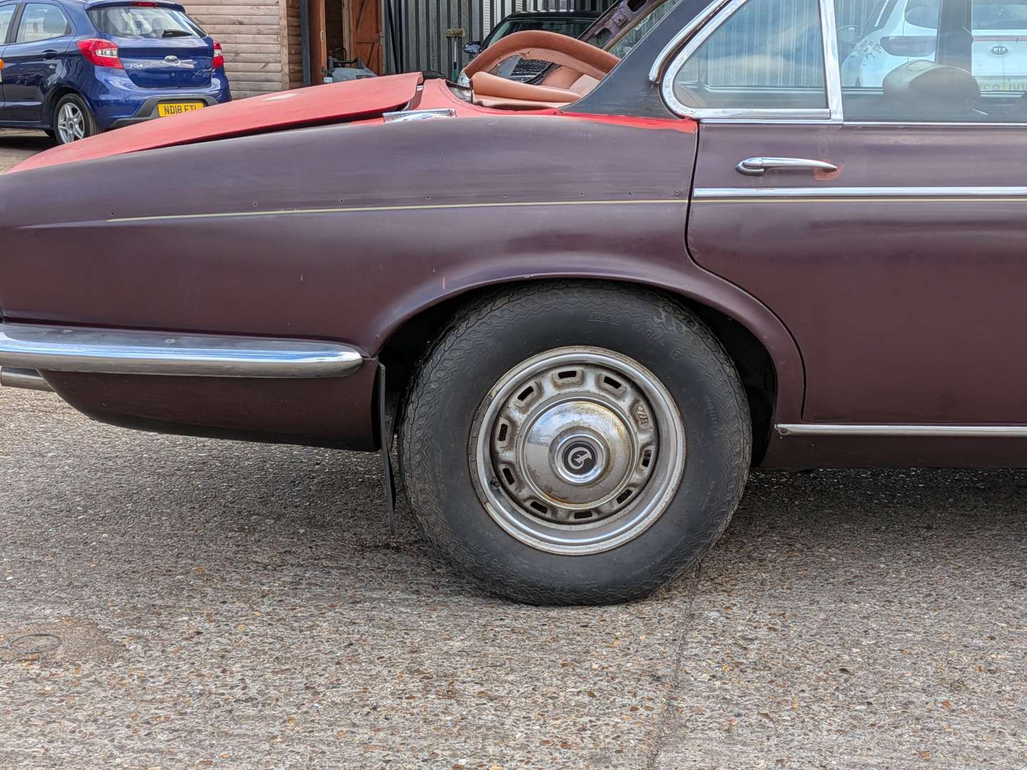 <p>1973 DAIMLER DOUBLE SIX AUTO</p>