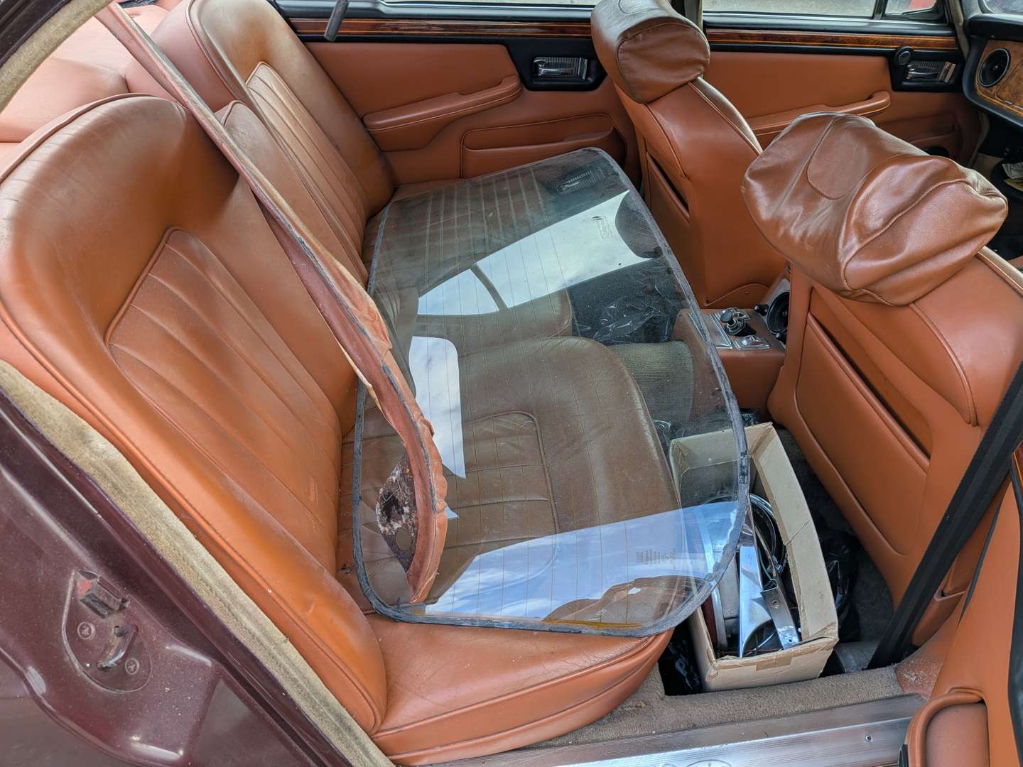 <p>1973 DAIMLER DOUBLE SIX AUTO</p>