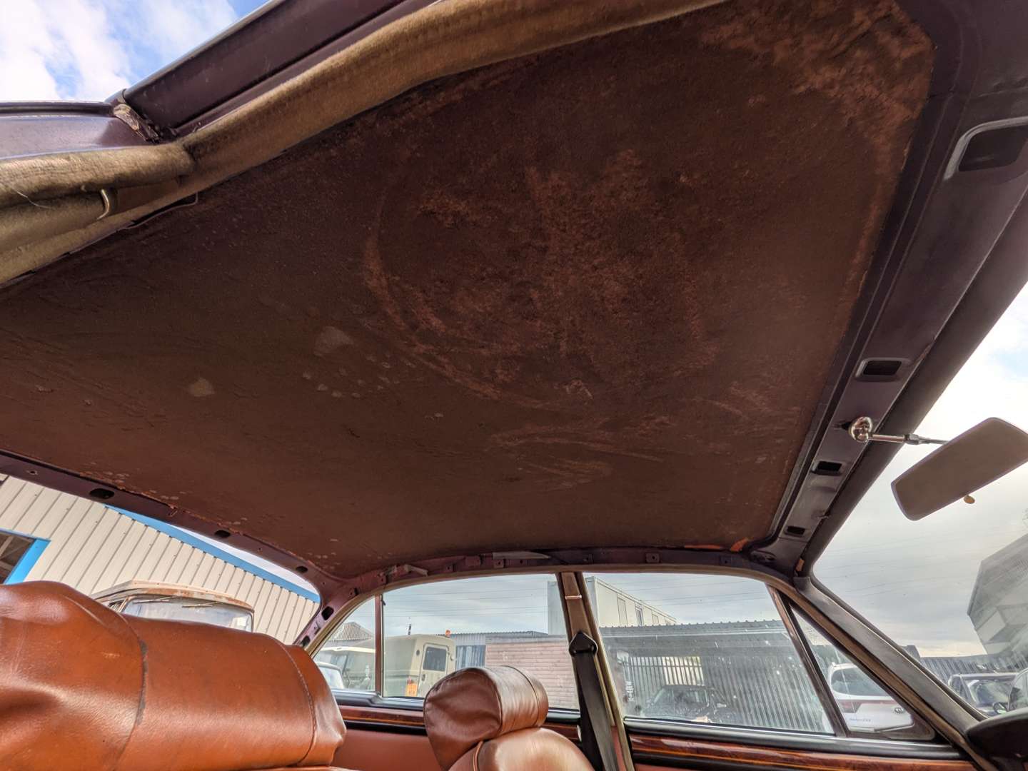 <p>1973 DAIMLER DOUBLE SIX AUTO</p>