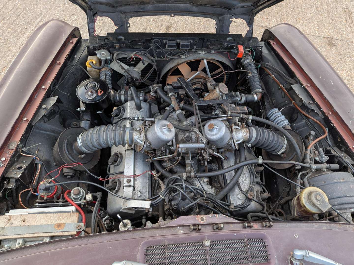 <p>1973 DAIMLER DOUBLE SIX AUTO</p>
