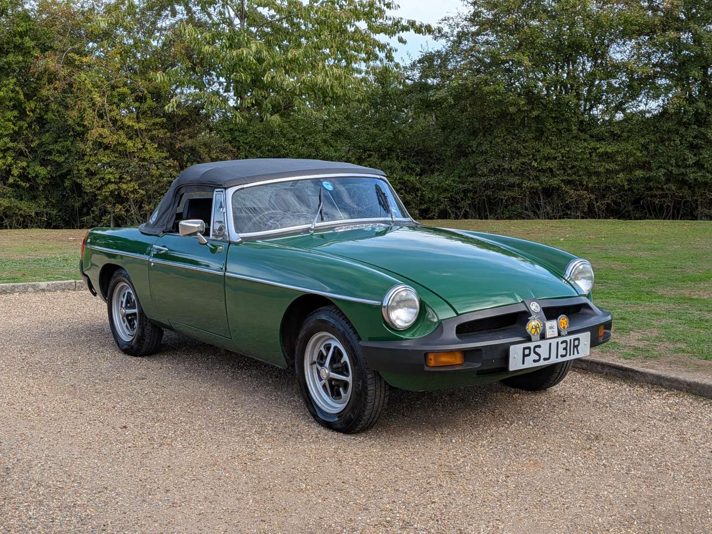<p>1977 MG B ROADSTER</p>