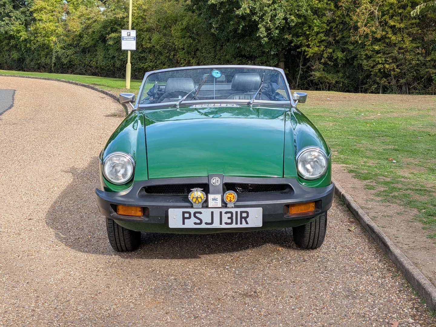 <p>1977 MG B ROADSTER</p>