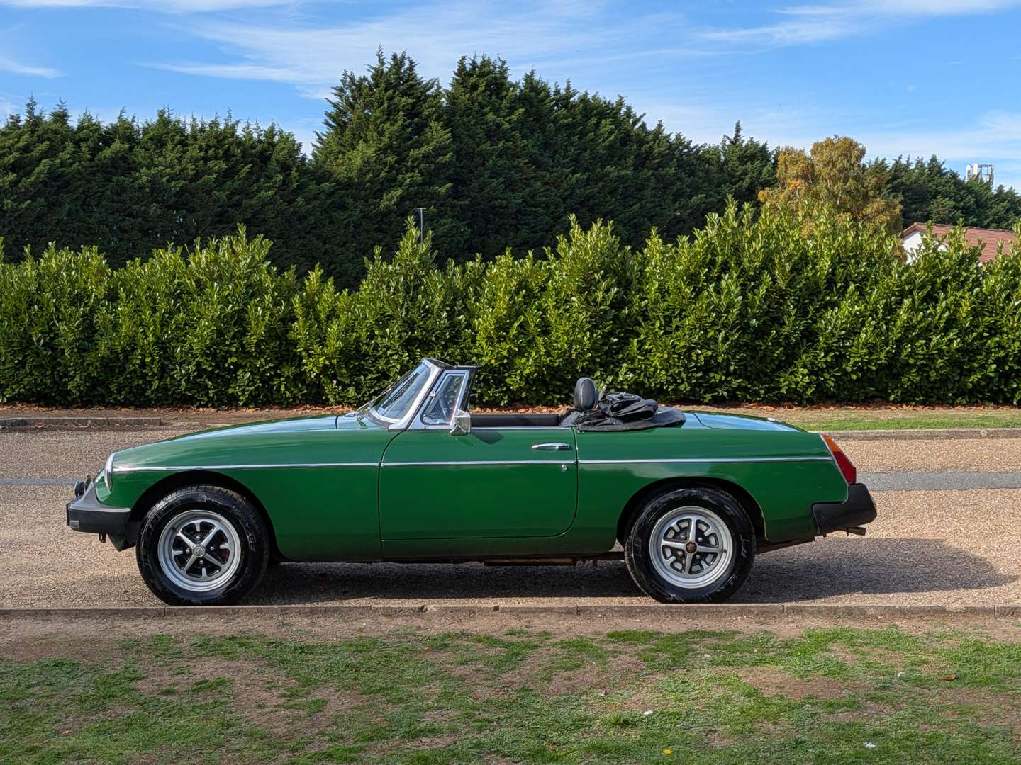 <p>1977 MG B ROADSTER</p>