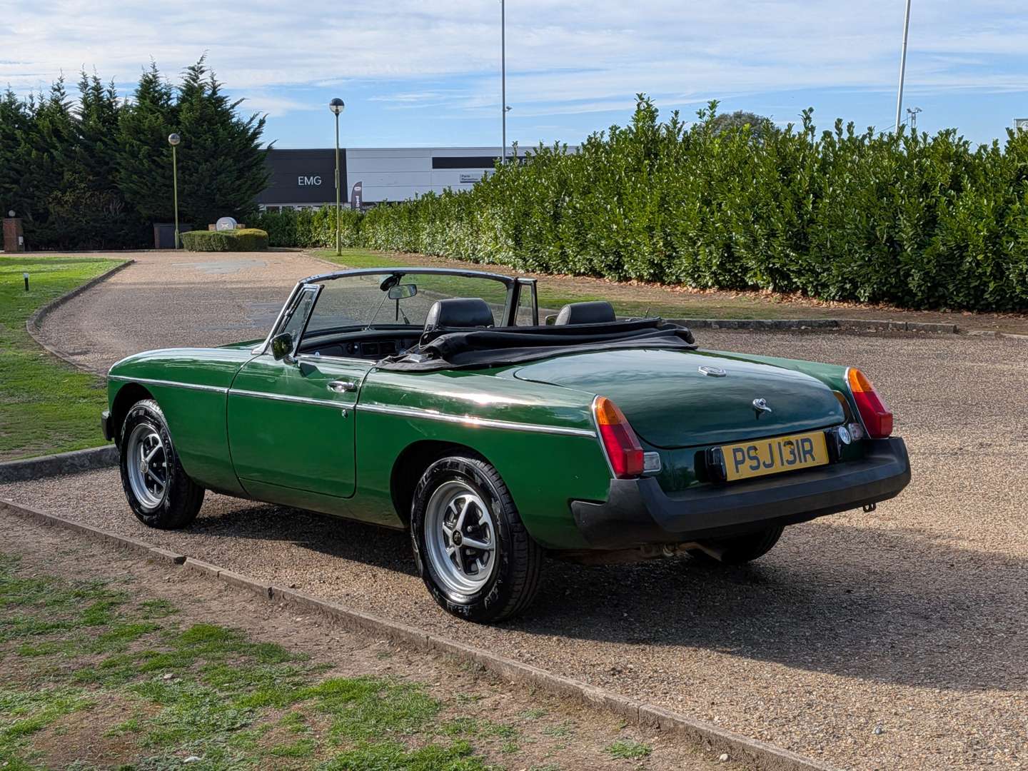<p>1977 MG B ROADSTER</p>