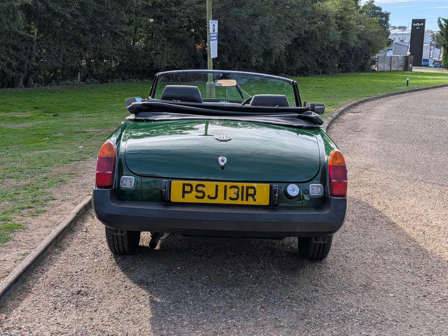 <p>1977 MG B ROADSTER</p>