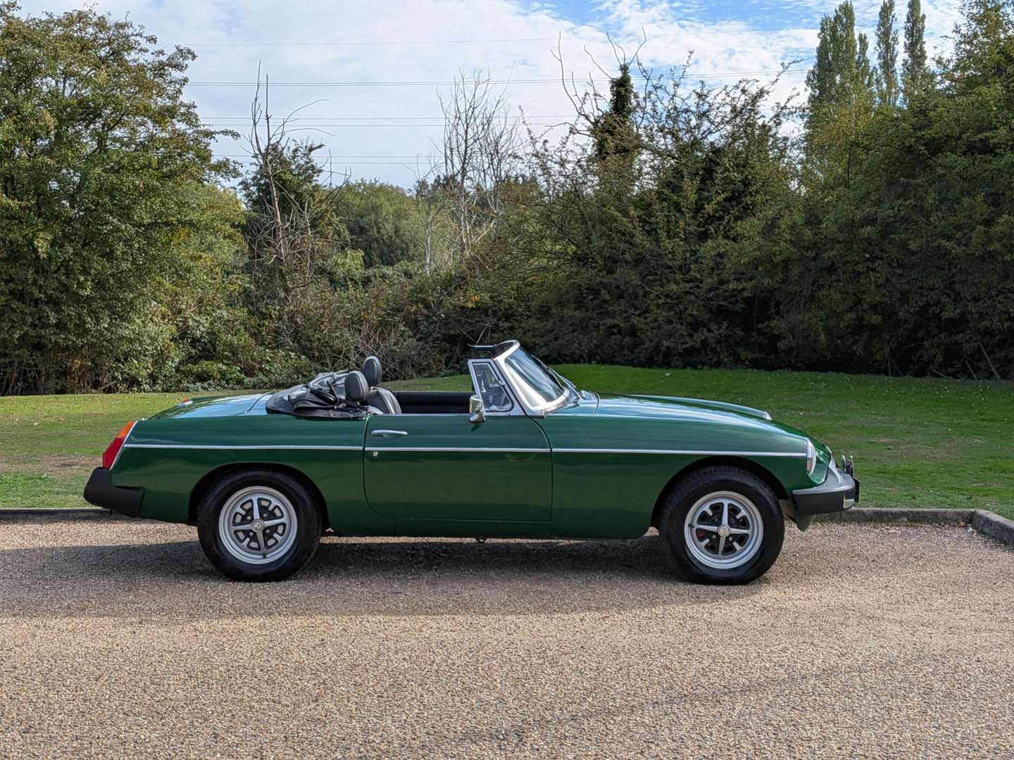 <p>1977 MG B ROADSTER</p>