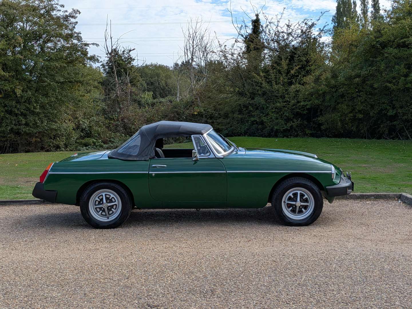 <p>1977 MG B ROADSTER</p>