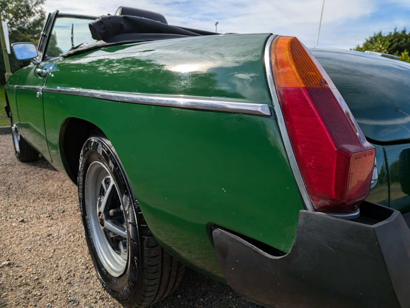 <p>1977 MG B ROADSTER</p>