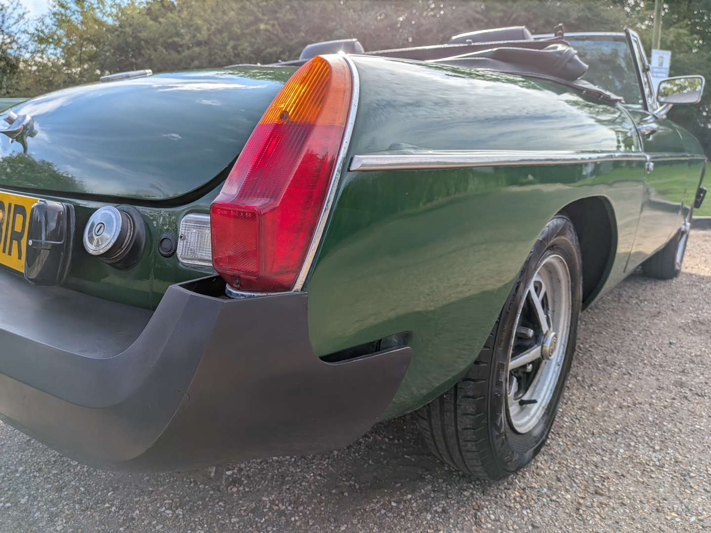 <p>1977 MG B ROADSTER</p>
