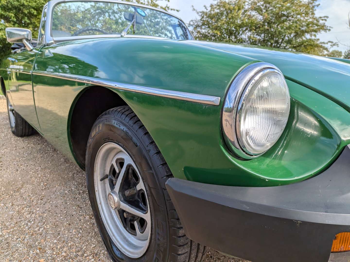 <p>1977 MG B ROADSTER</p>