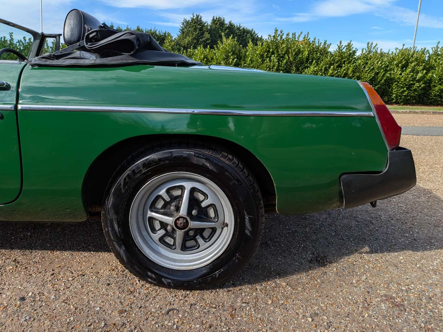 <p>1977 MG B ROADSTER</p>