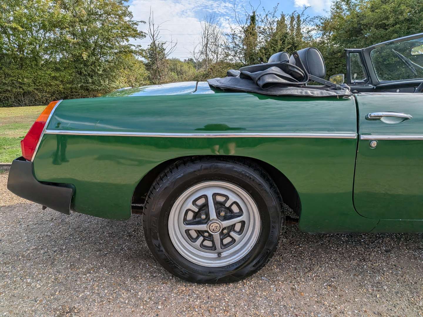 <p>1977 MG B ROADSTER</p>