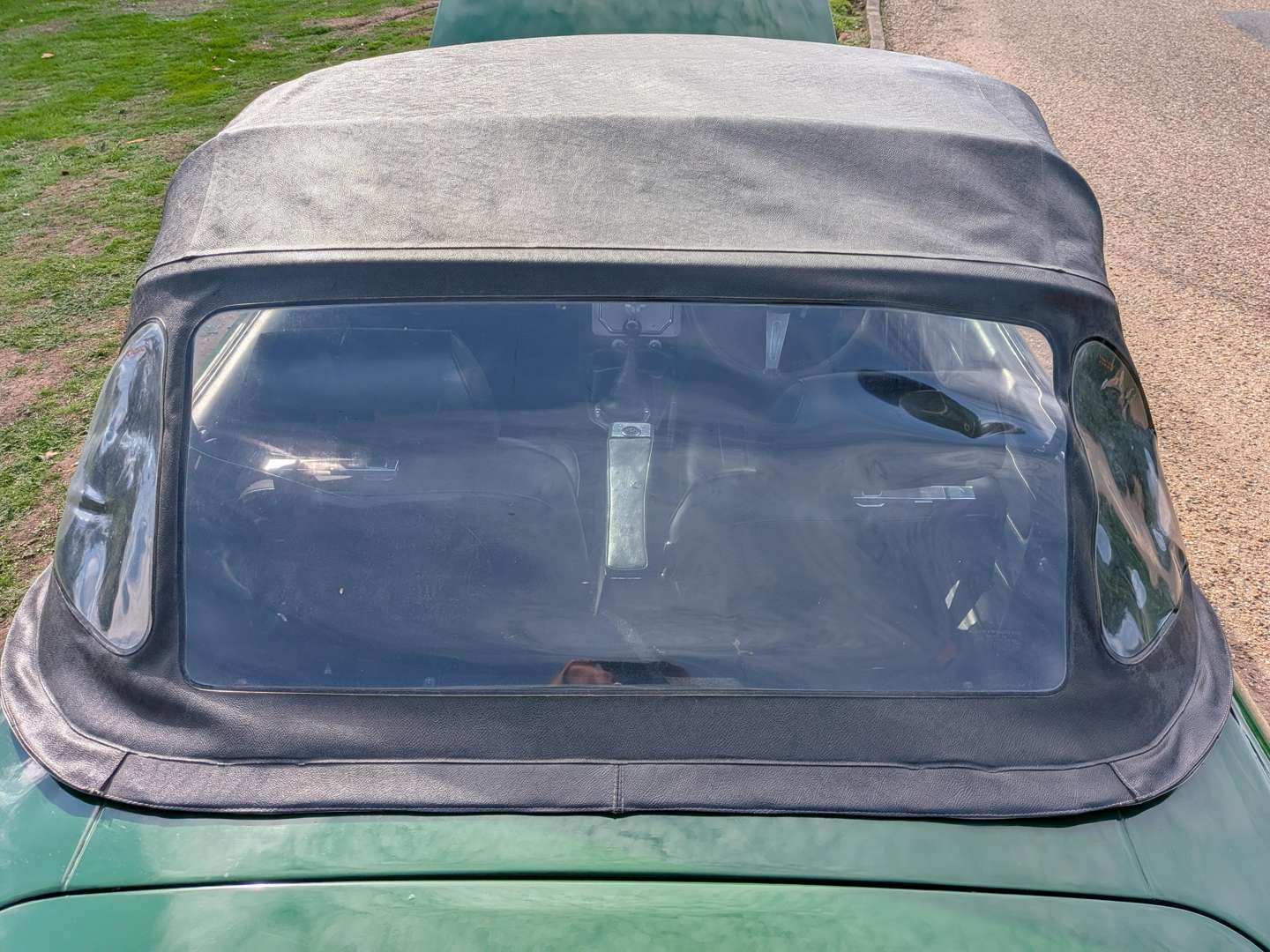 <p>1977 MG B ROADSTER</p>