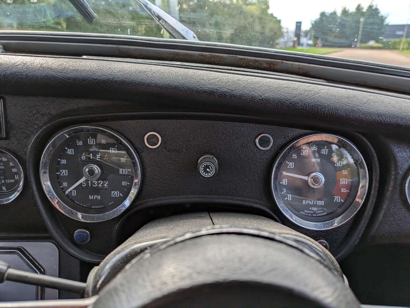 <p>1977 MG B ROADSTER</p>