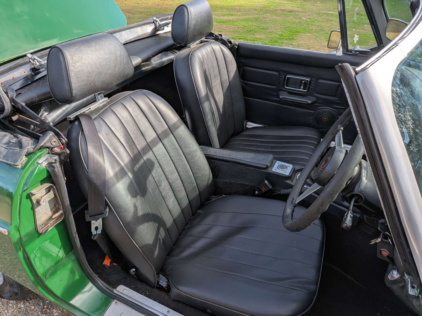 <p>1977 MG B ROADSTER</p>