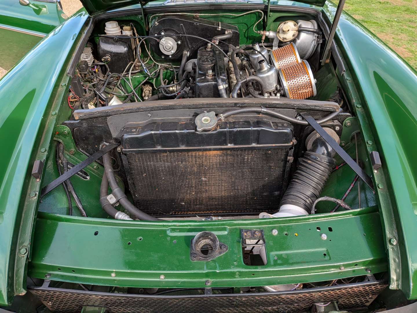 <p>1977 MG B ROADSTER</p>