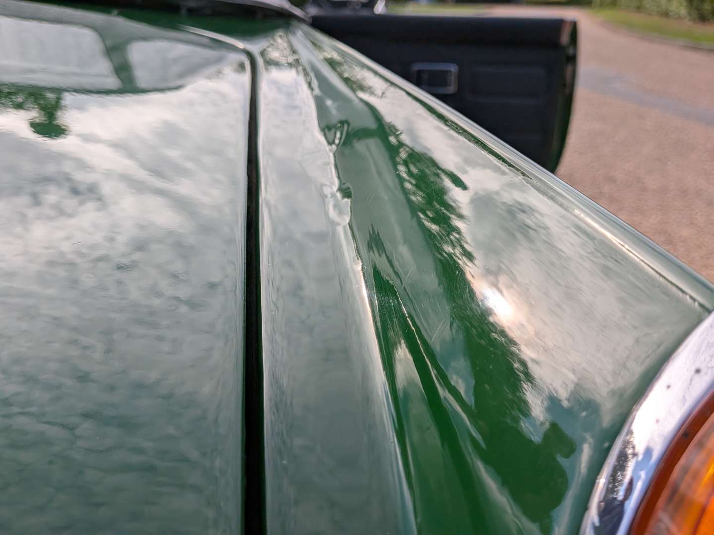 <p>1977 MG B ROADSTER</p>