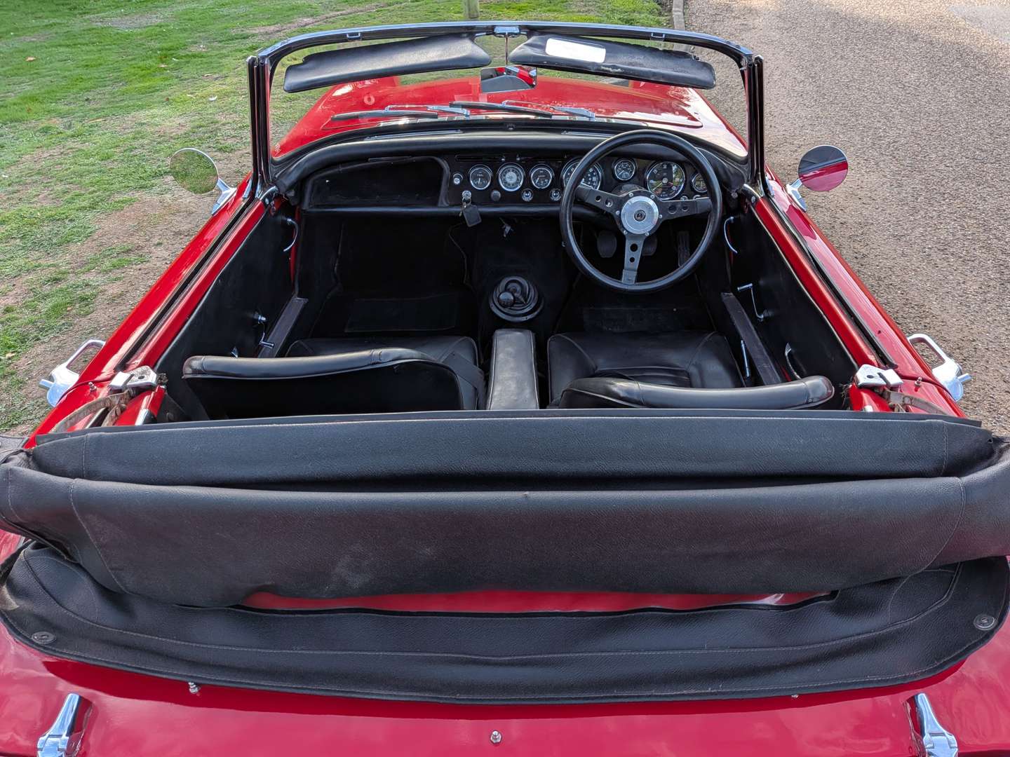 <p>1962 SUNBEAM ALPINE</p>
