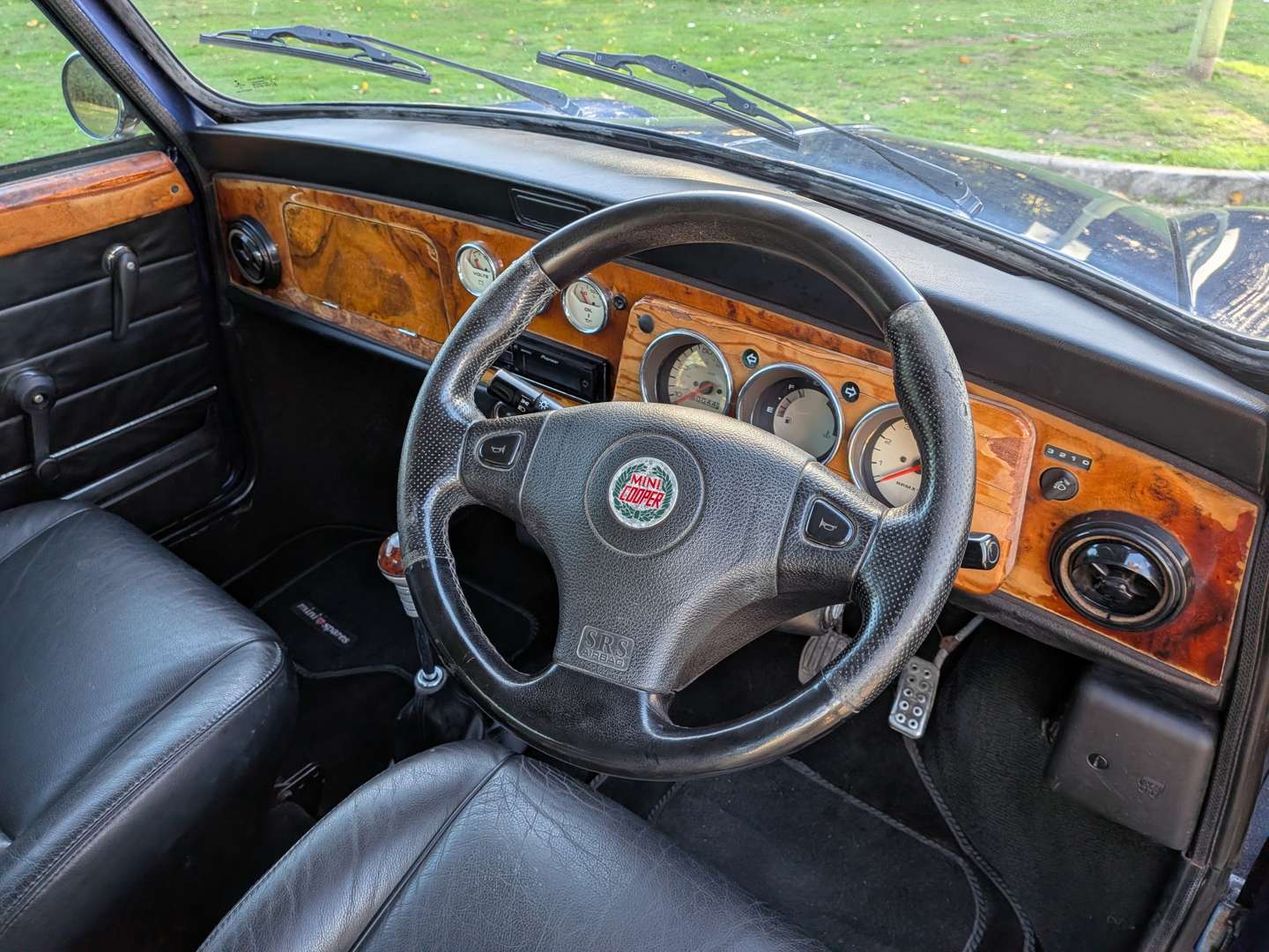 <p>1999 ROVER MINI COOPER MONZA</p>