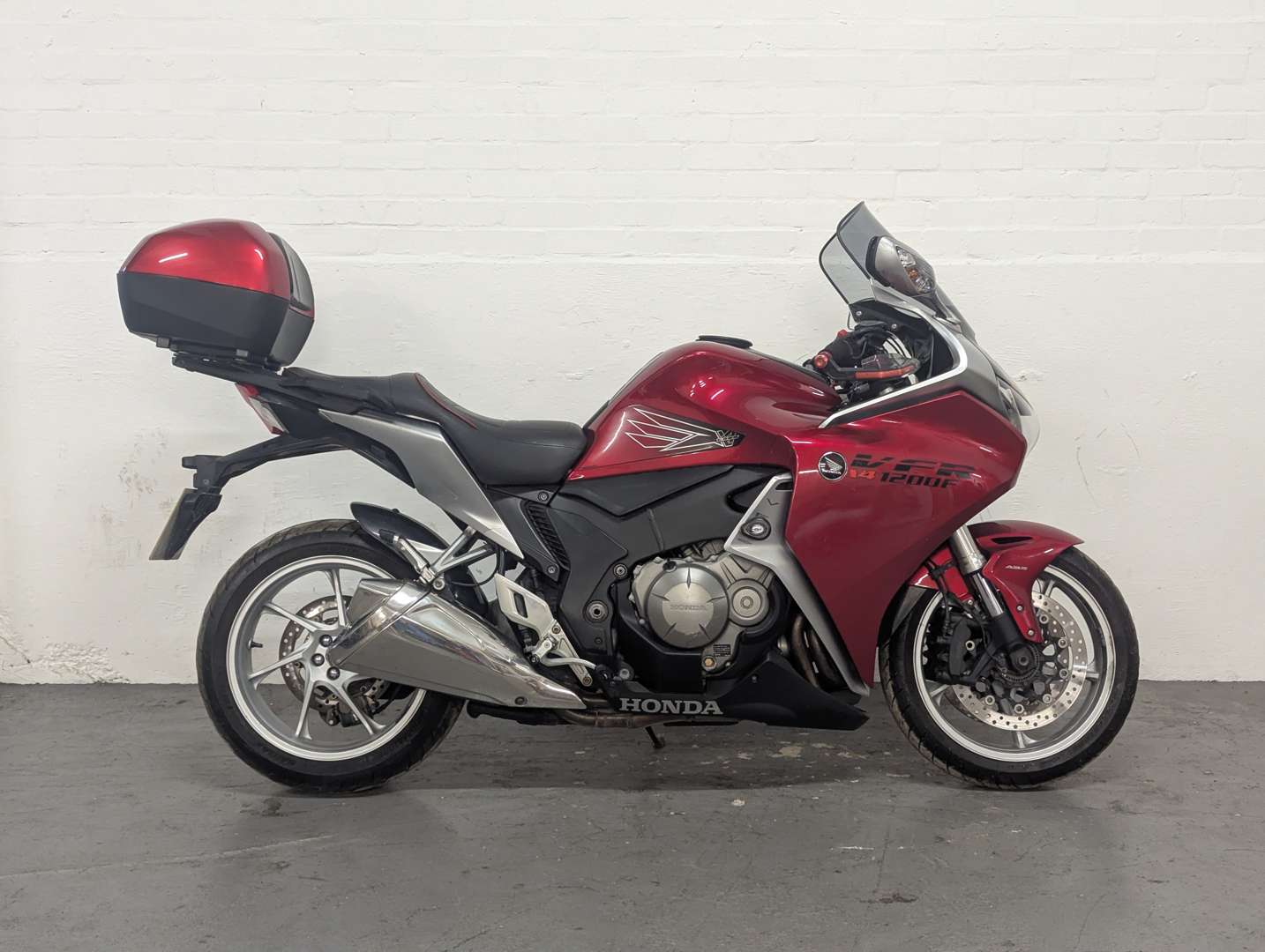 <p>2011 HONDA VFR 1200F-A</p>