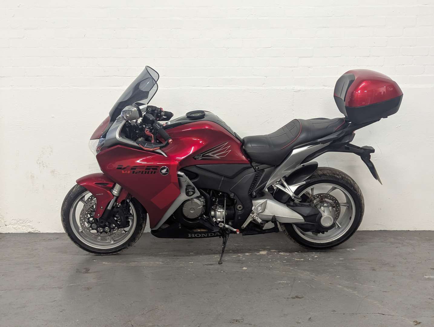 <p>2011 HONDA VFR 1200F-A</p>