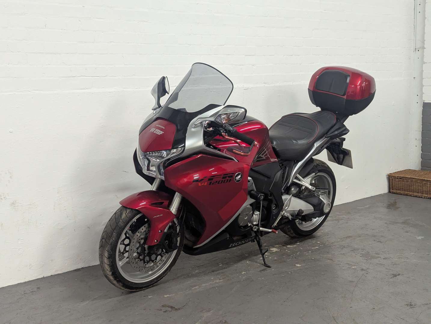 <p>2011 HONDA VFR 1200F-A</p>