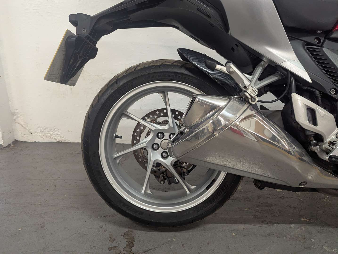 <p>2011 HONDA VFR 1200F-A</p>