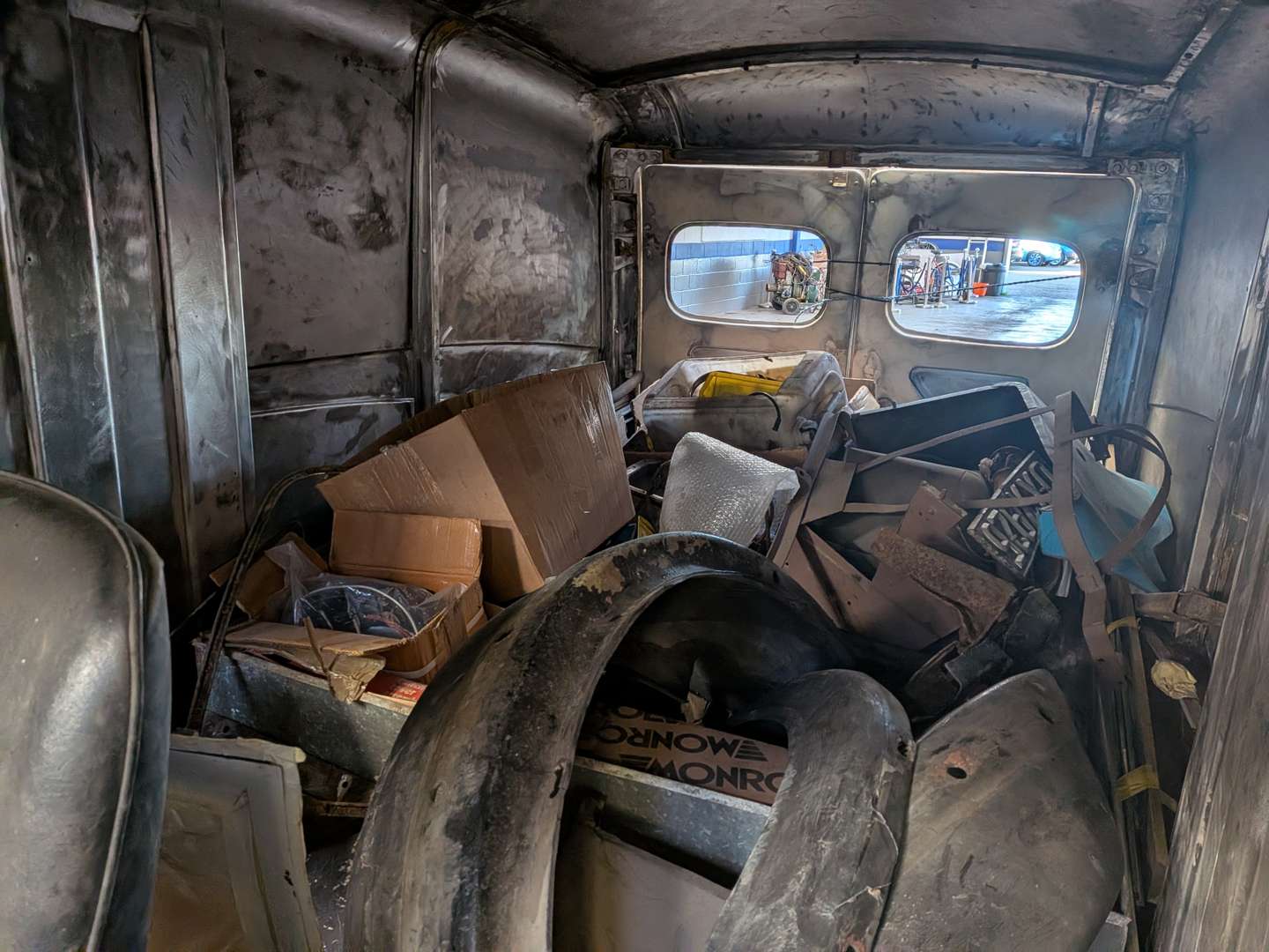 <p>1961 AUSTIN J4 VAN</p>
