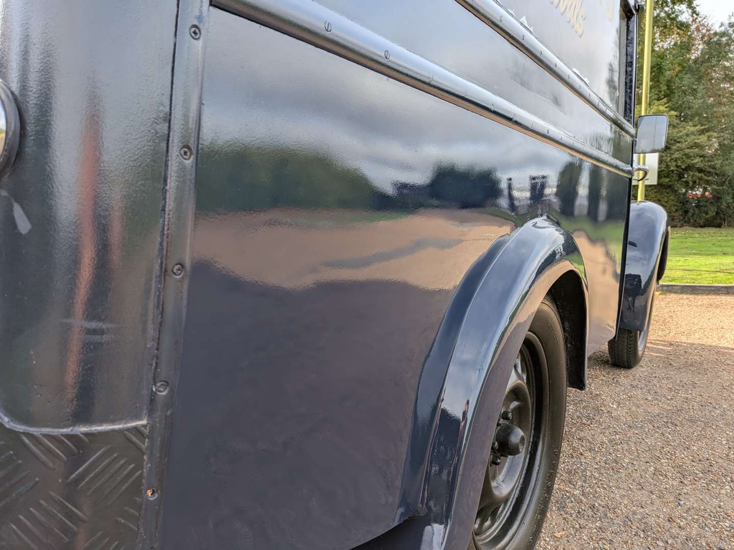 <p>1947 MORRIS ½ TON VAN</p>