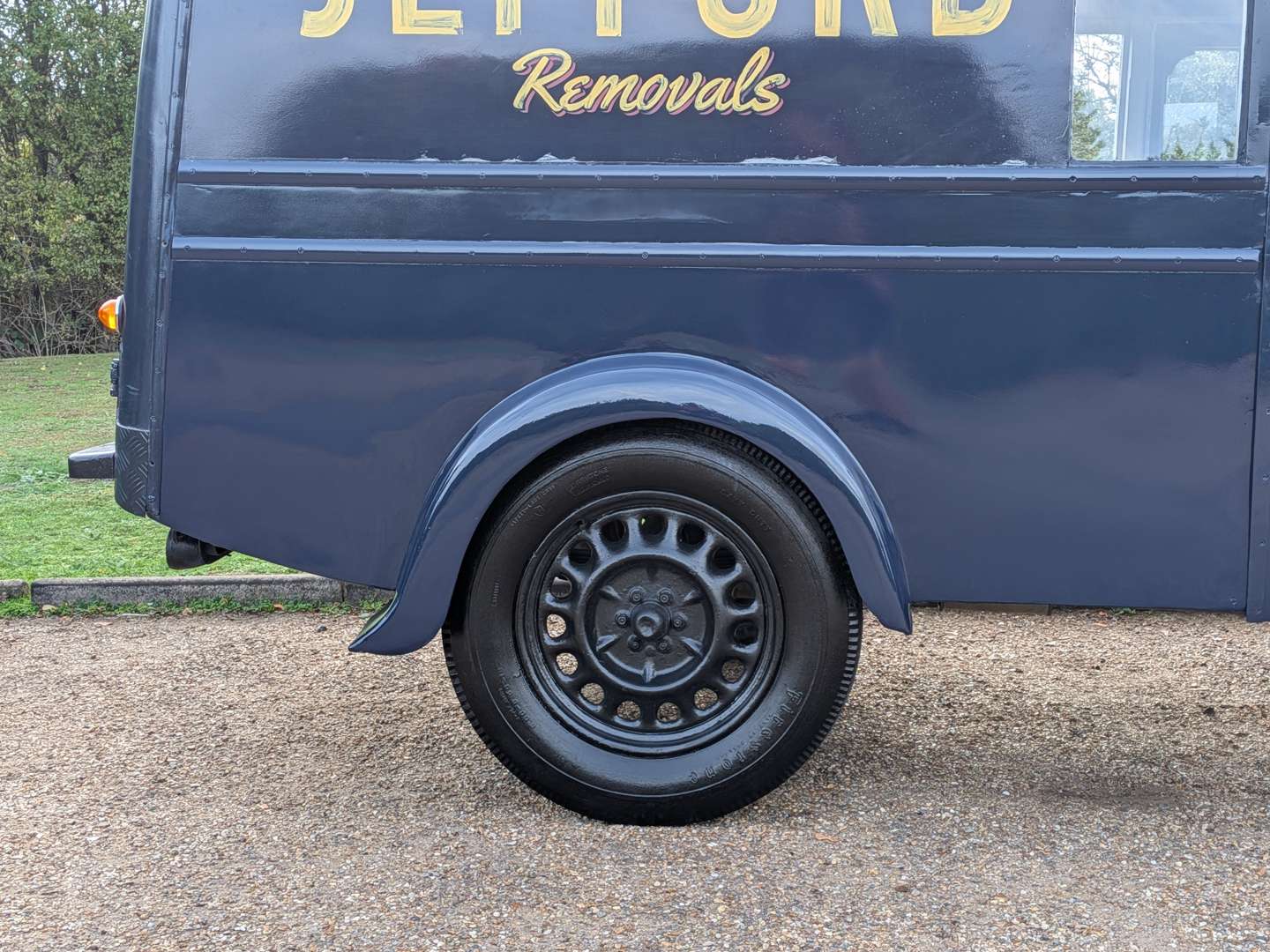 <p>1947 MORRIS ½ TON VAN</p>