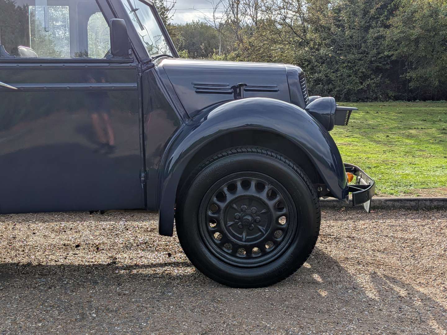 <p>1947 MORRIS ½ TON VAN</p>