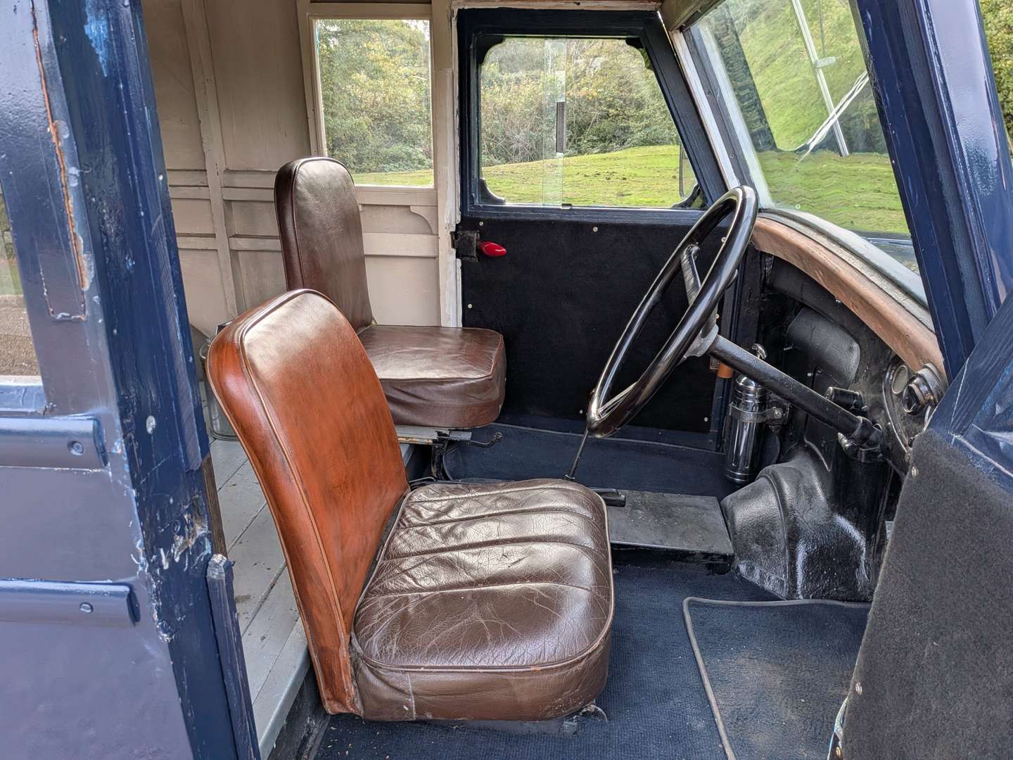 <p>1947 MORRIS ½ TON VAN</p>