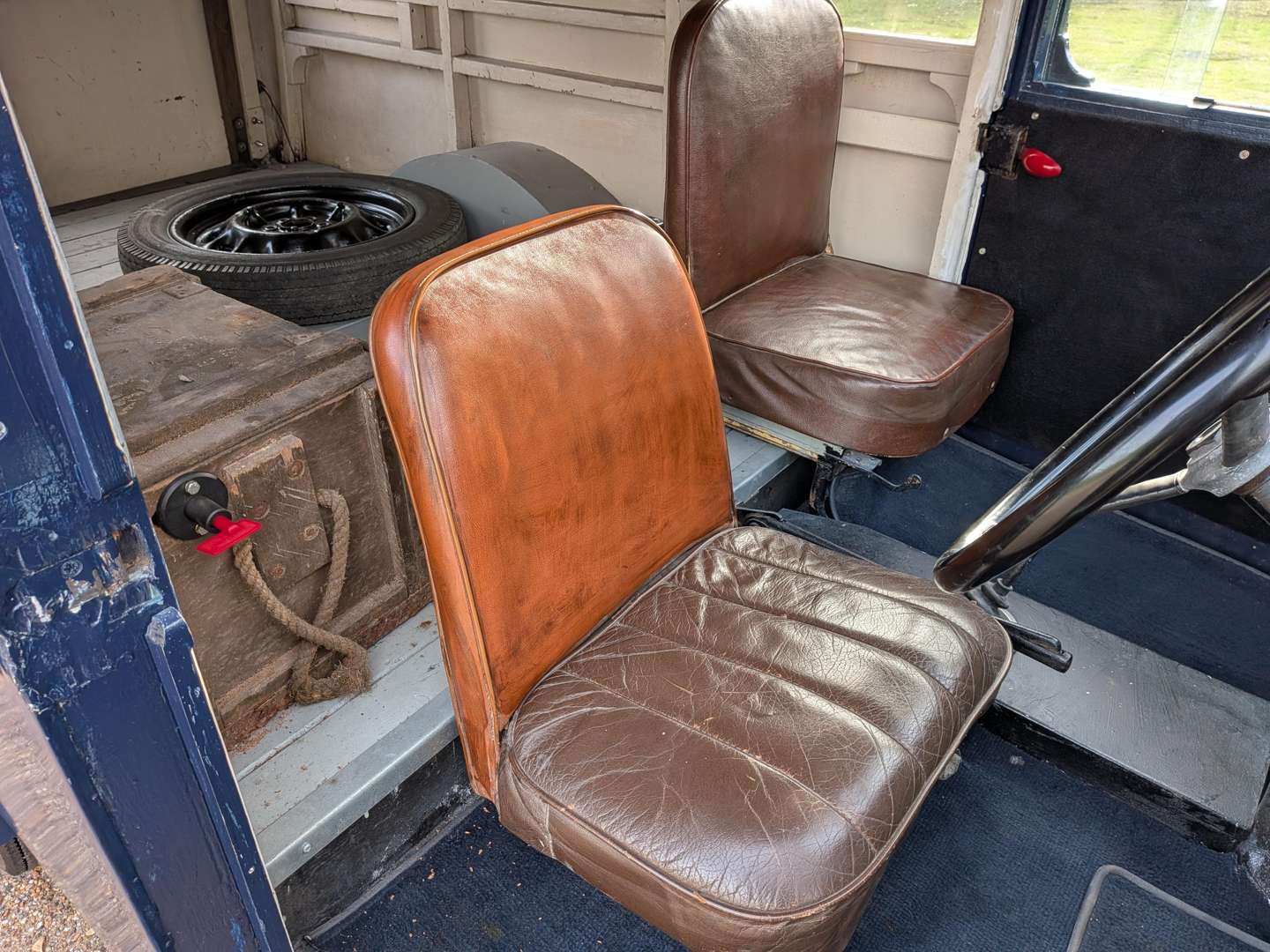 <p>1947 MORRIS ½ TON VAN</p>