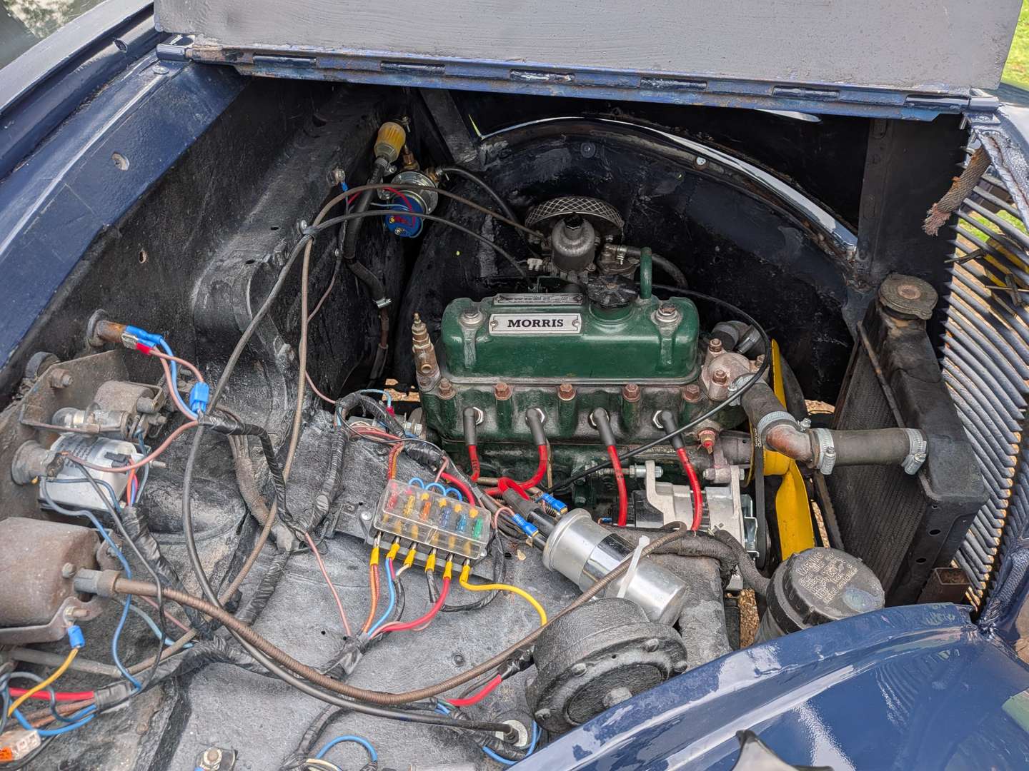 <p>1947 MORRIS ½ TON VAN</p>