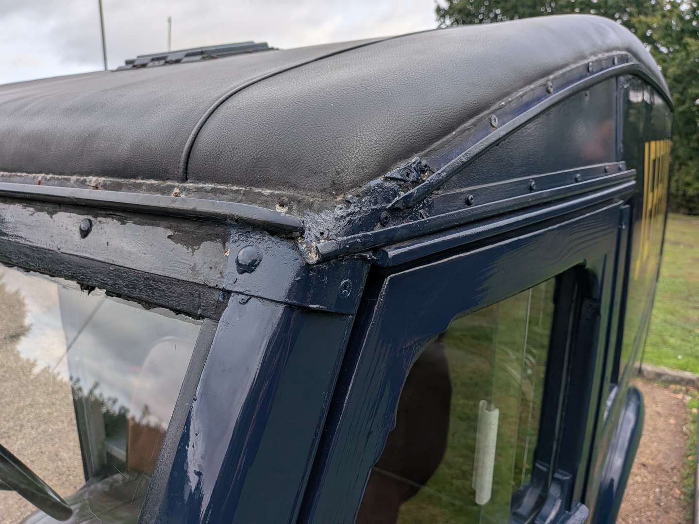 <p>1947 MORRIS ½ TON VAN</p>