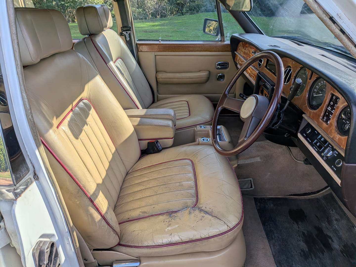 <p>1981 ROLLS ROYCE SILVER SPIRIT</p>