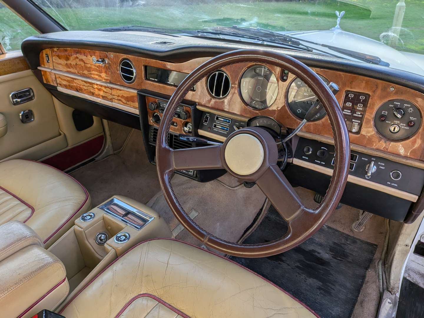<p>1981 ROLLS ROYCE SILVER SPIRIT</p>