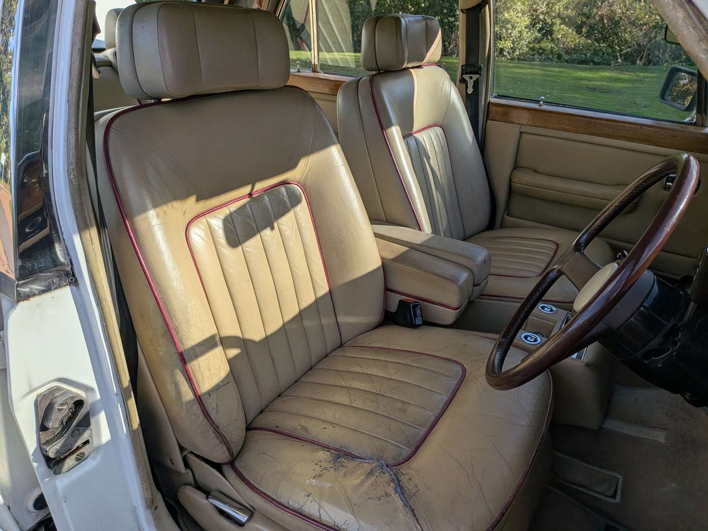<p>1981 ROLLS ROYCE SILVER SPIRIT</p>