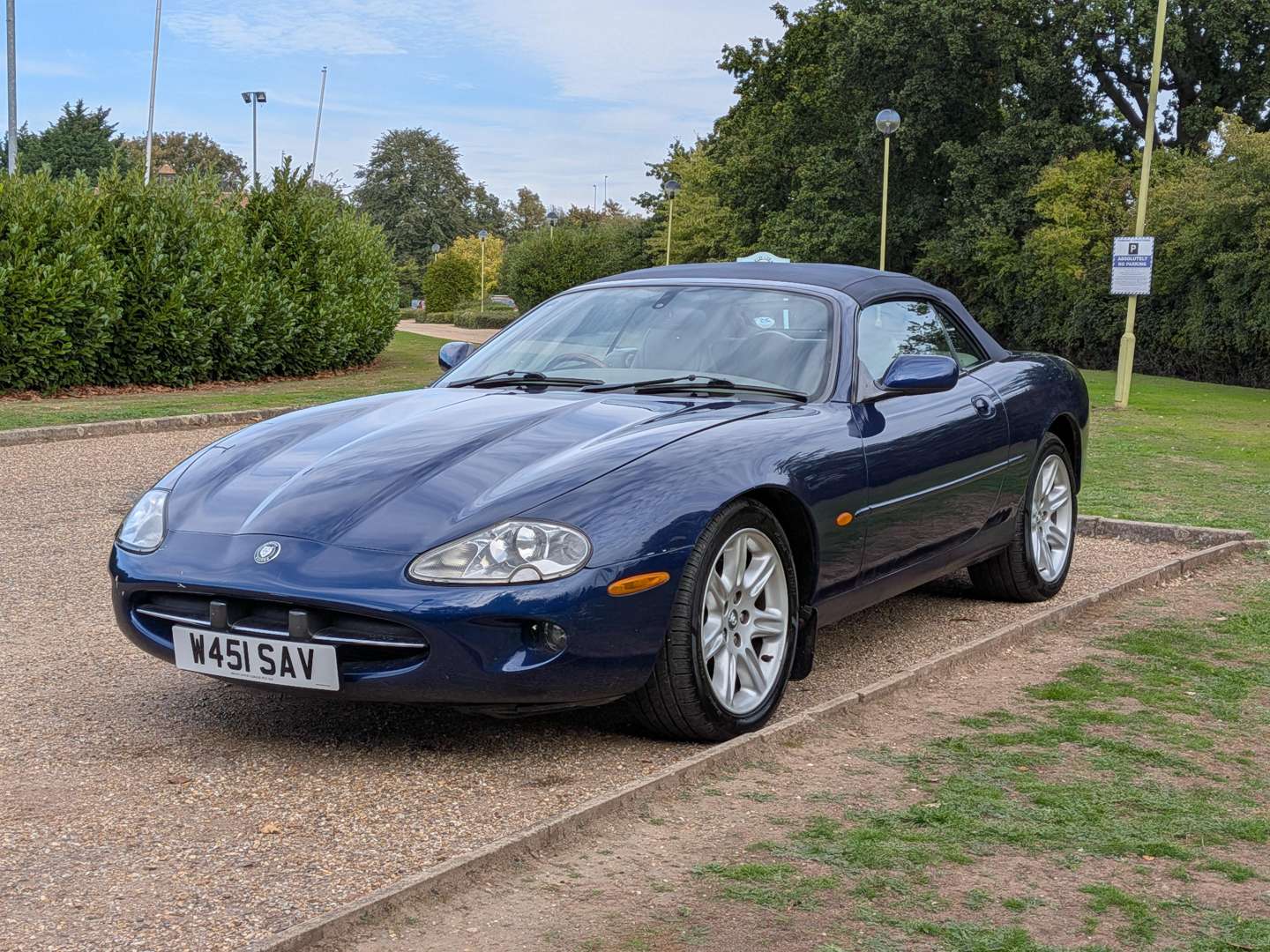 <p>2000 JAGUAR XK8</p>