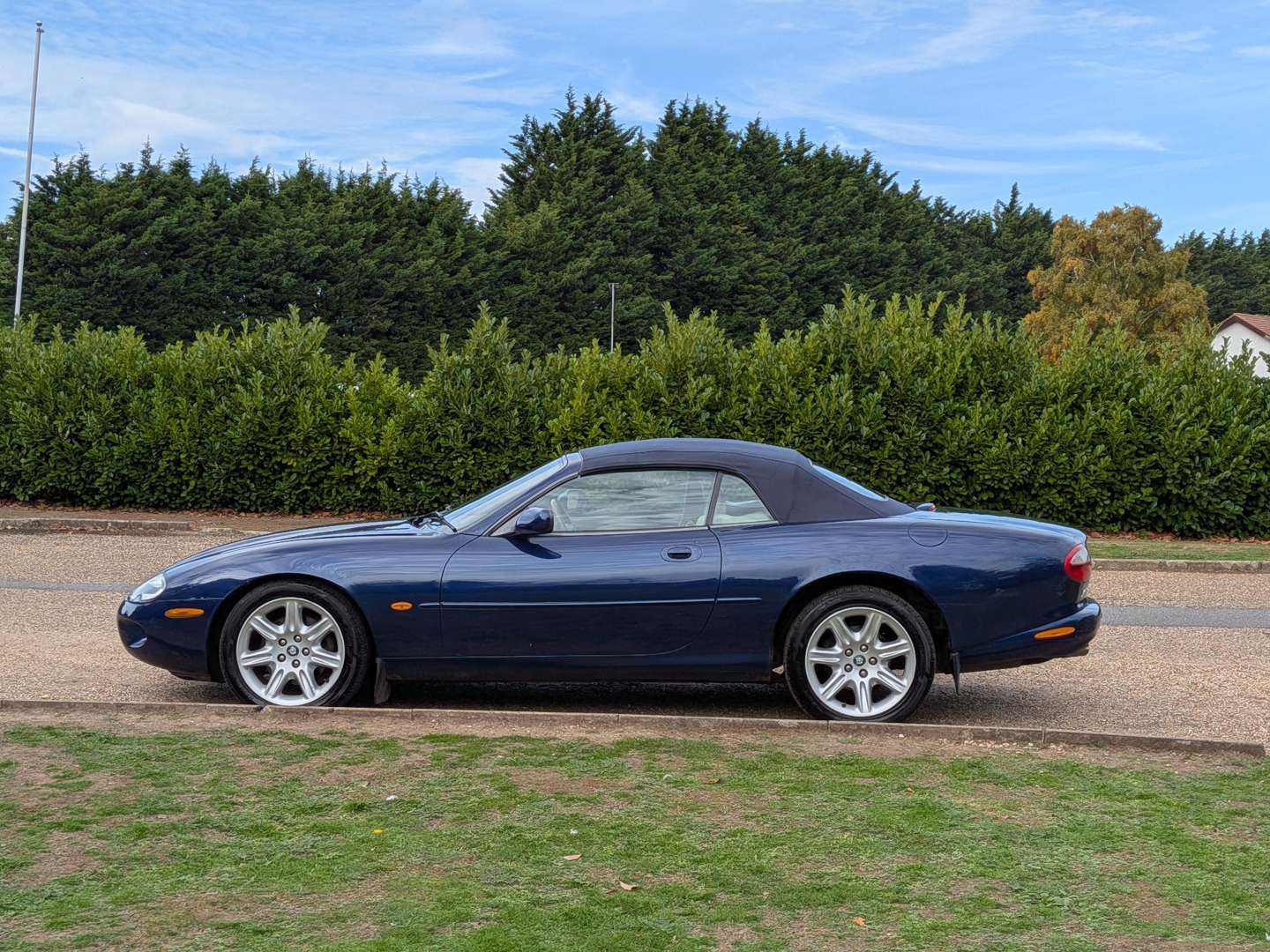 <p>2000 JAGUAR XK8</p>