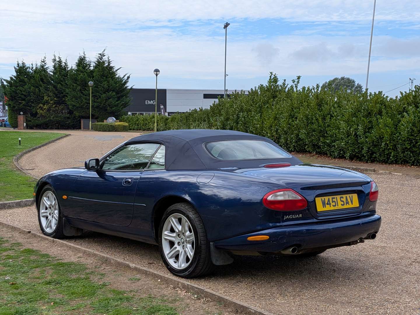 <p>2000 JAGUAR XK8</p>