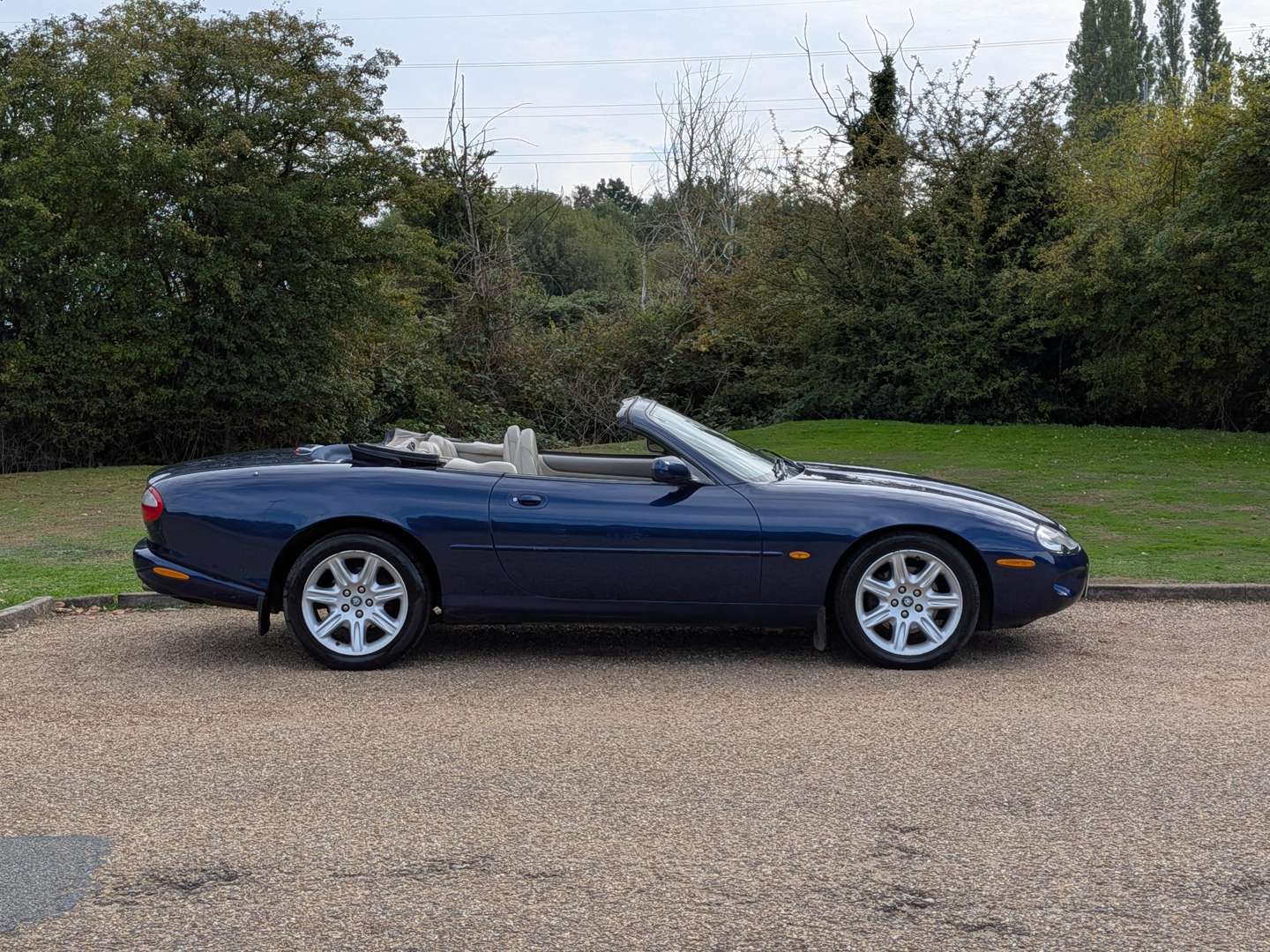 <p>2000 JAGUAR XK8</p>