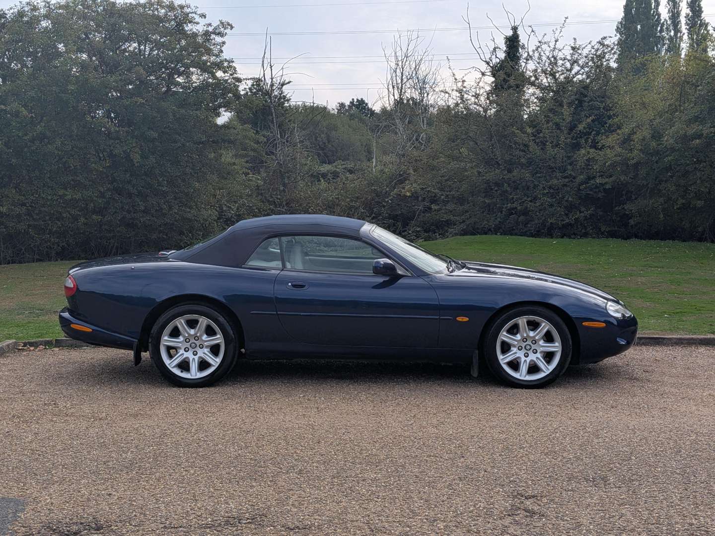 <p>2000 JAGUAR XK8</p>