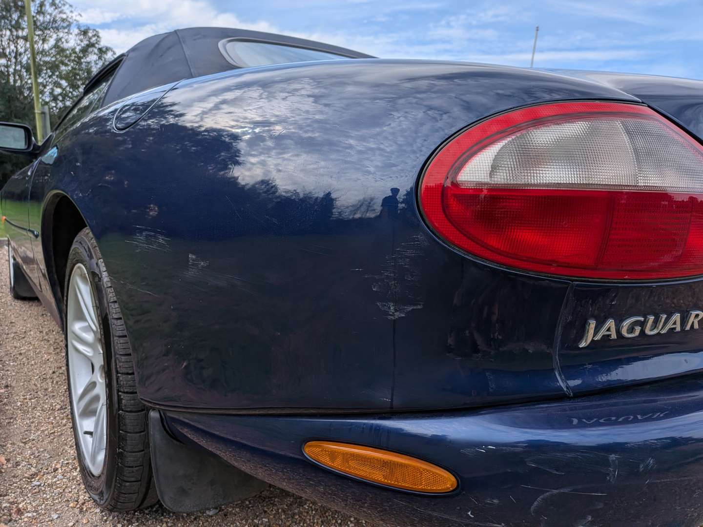 <p>2000 JAGUAR XK8</p>